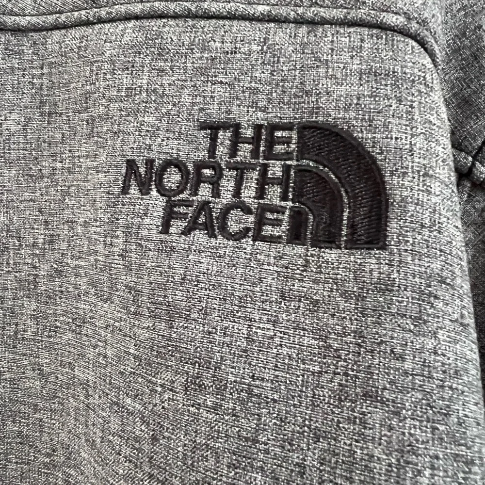 The North Face Men 's Apex Barrera Soft Shell  grey S